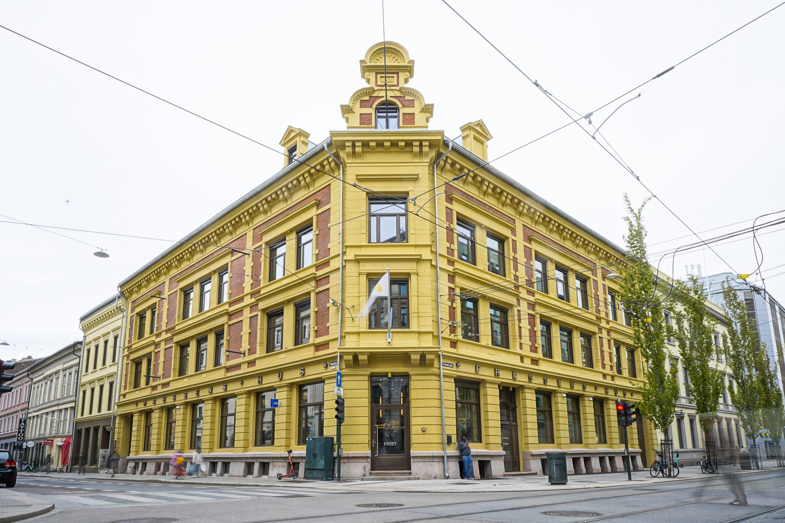 Eksteriørbilde av Pressens hus, hjørnet mellom Skippergata og Prinsens gate.