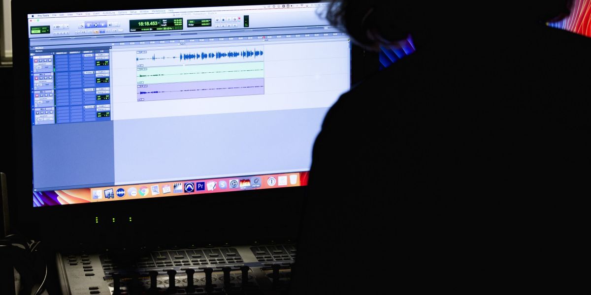 Klipp kjappere med nye AI-verktøy i Premiere Pro